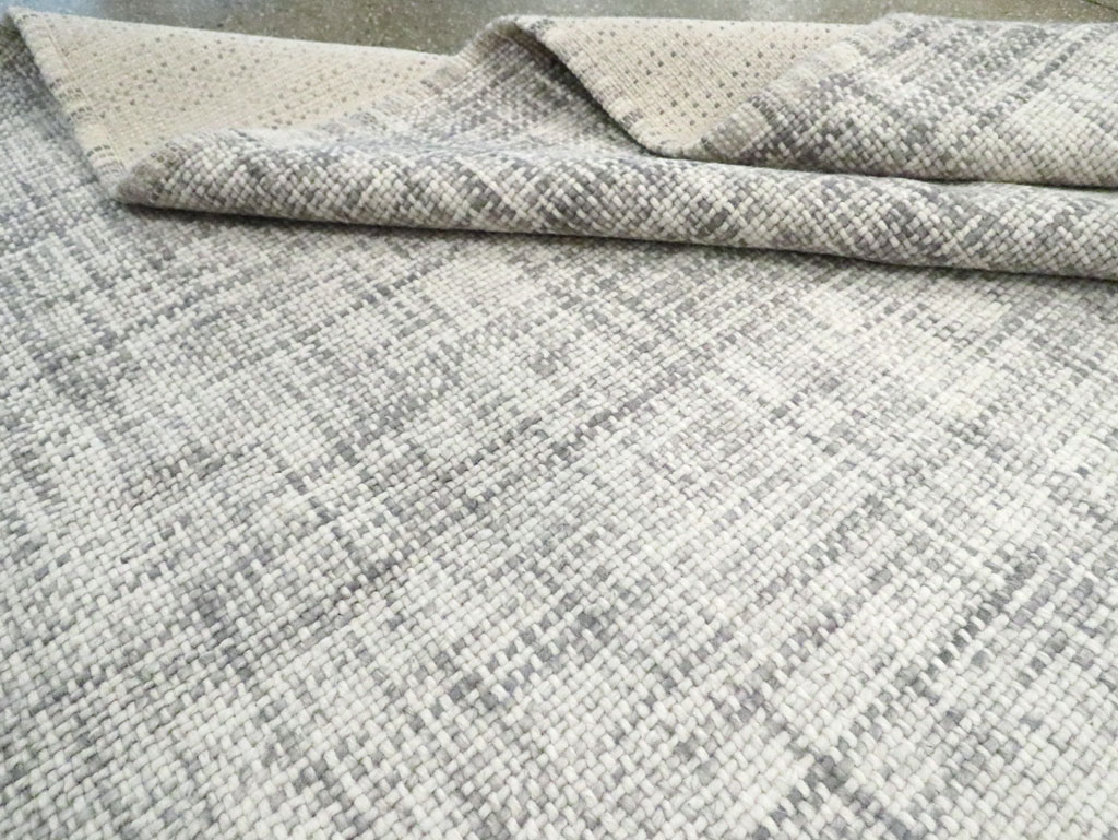 Contemporary Turkish Flatweave Kilim Room Size Carpet, No.29802 - Staging