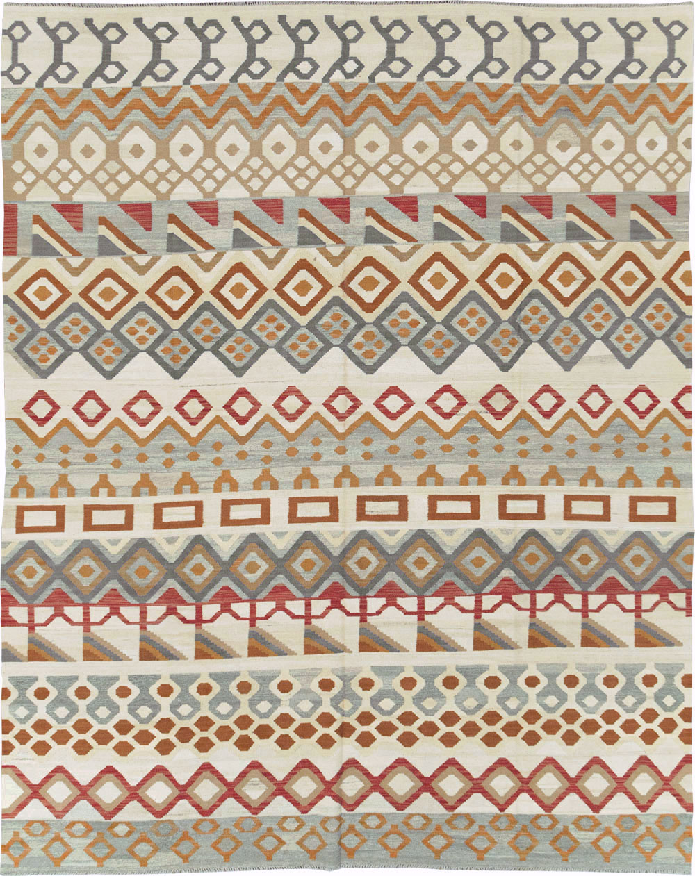 Contemporary Turkish Flatweave Kilim Room Size Carpet, No.29812 - Staging