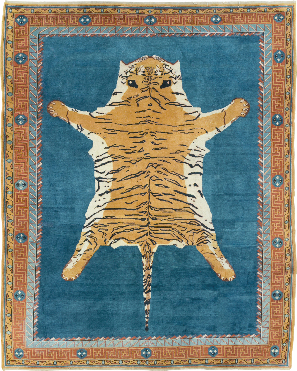 Antique Indian Pictorial Agra Carpet, No.29818 - Staging