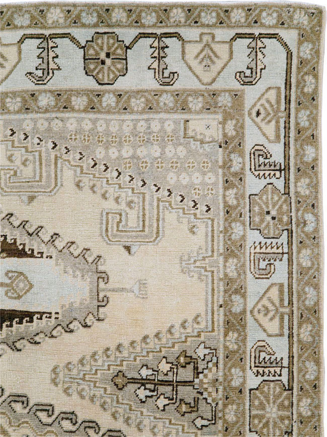 Vintage Persian Veece Accent Carpet, No.29839 - Staging