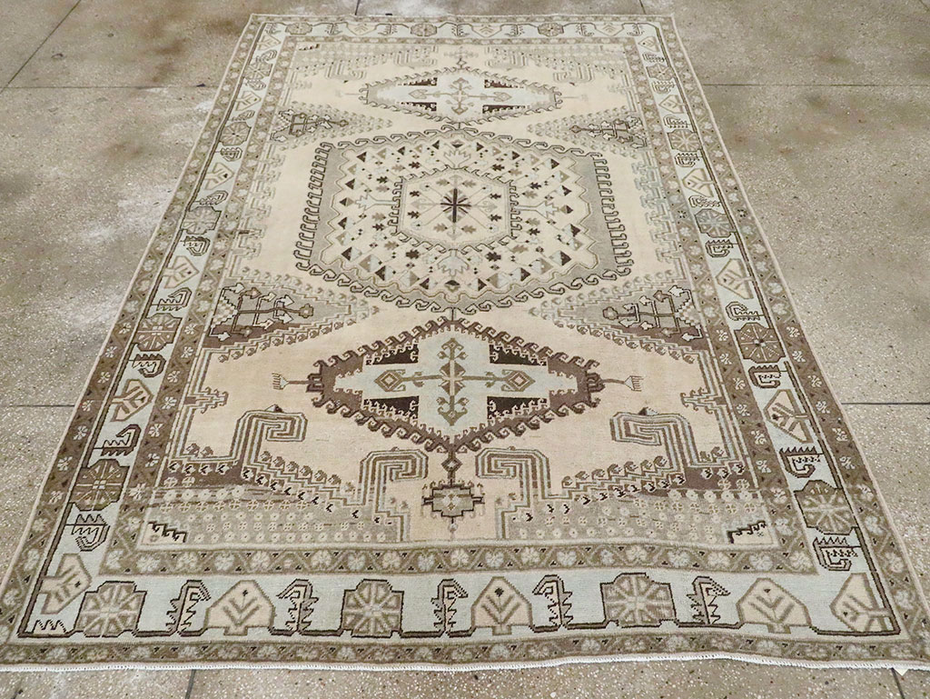 Vintage Persian Veece Accent Carpet, No.29839 - Staging