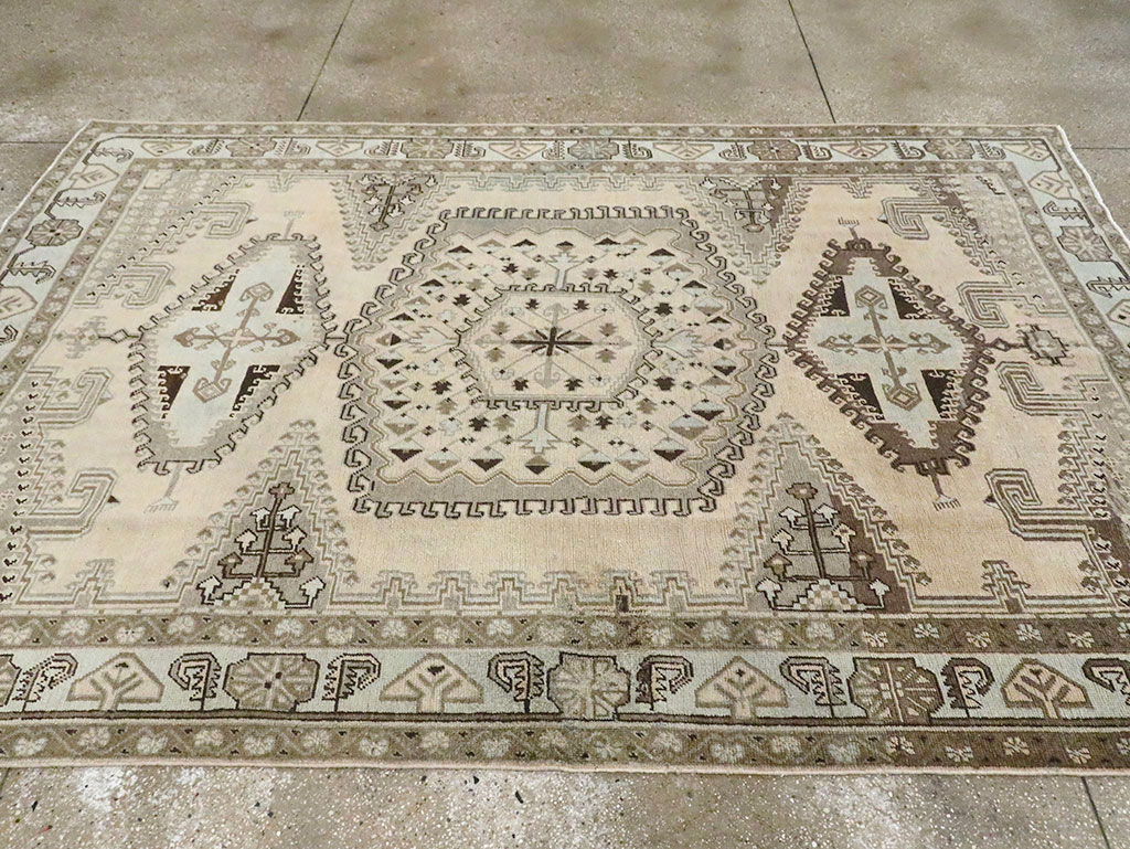 Vintage Persian Veece Accent Carpet, No.29839 - Staging