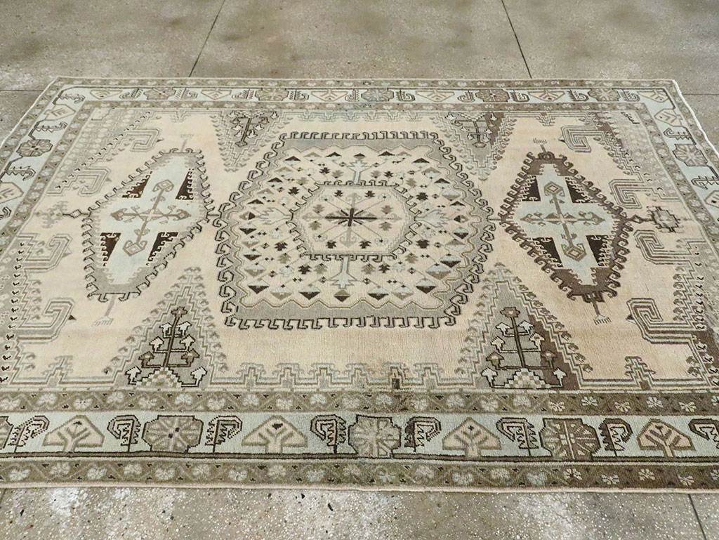 Vintage Persian Veece Accent Carpet, No.29839 - Staging