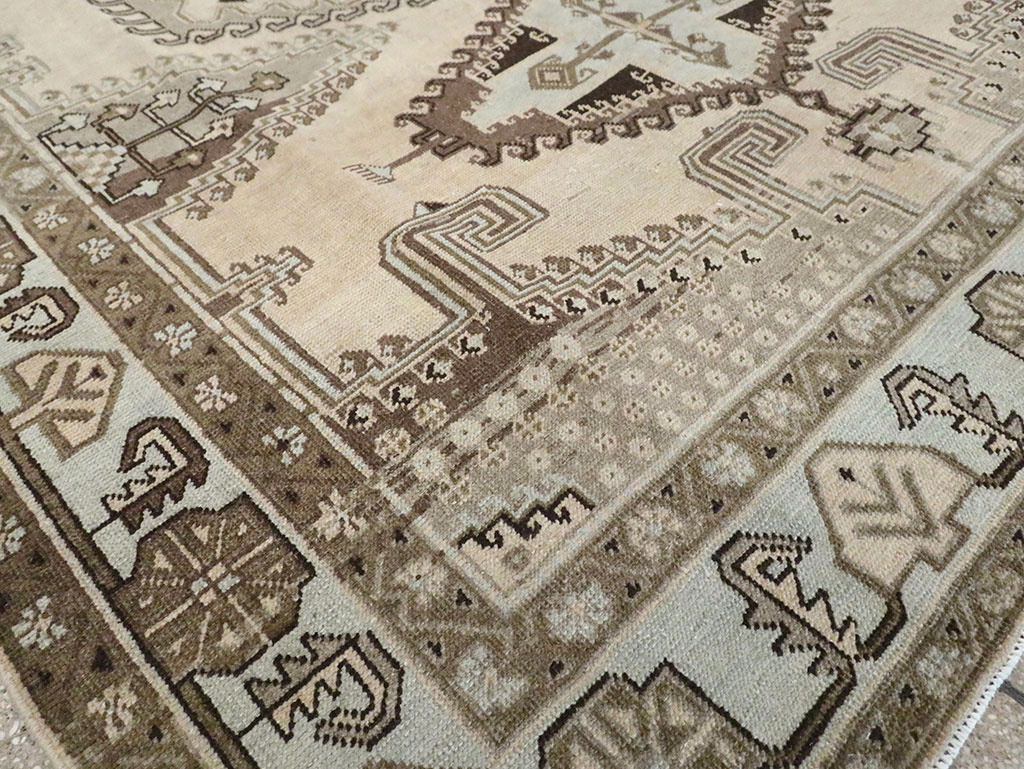 Vintage Persian Veece Accent Carpet, No.29839 - Staging