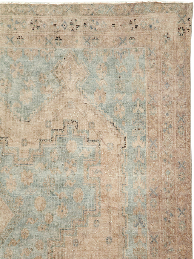 Vintage Persian Shiraz Accent Rug, No.29873 - Staging