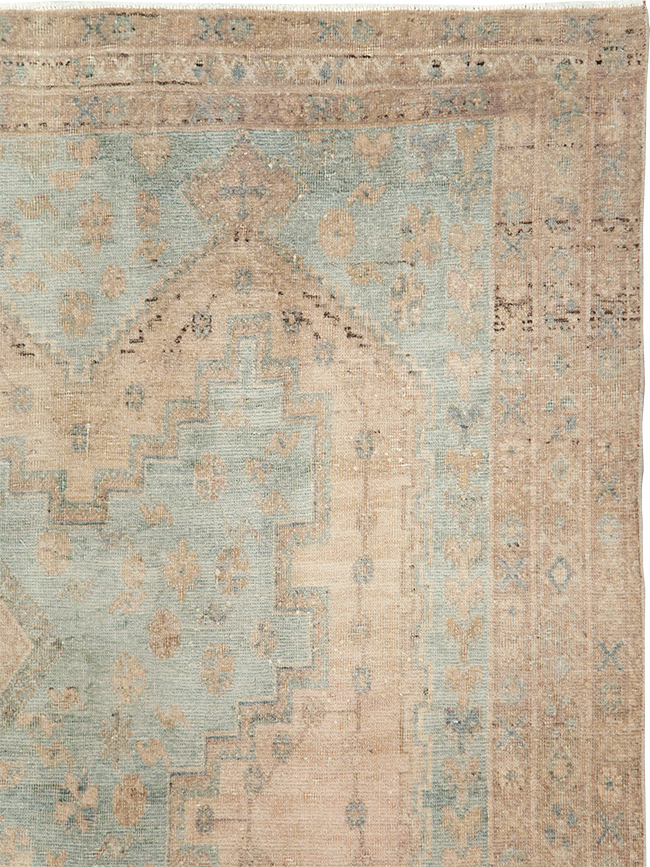 Vintage Persian Shiraz Accent Rug, No.29873 - Staging