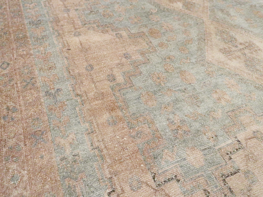 Vintage Persian Shiraz Accent Rug, No.29873 - Staging