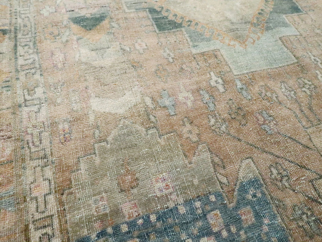 Vintage Persian Shiraz Throw Rug, No.29895 - Staging