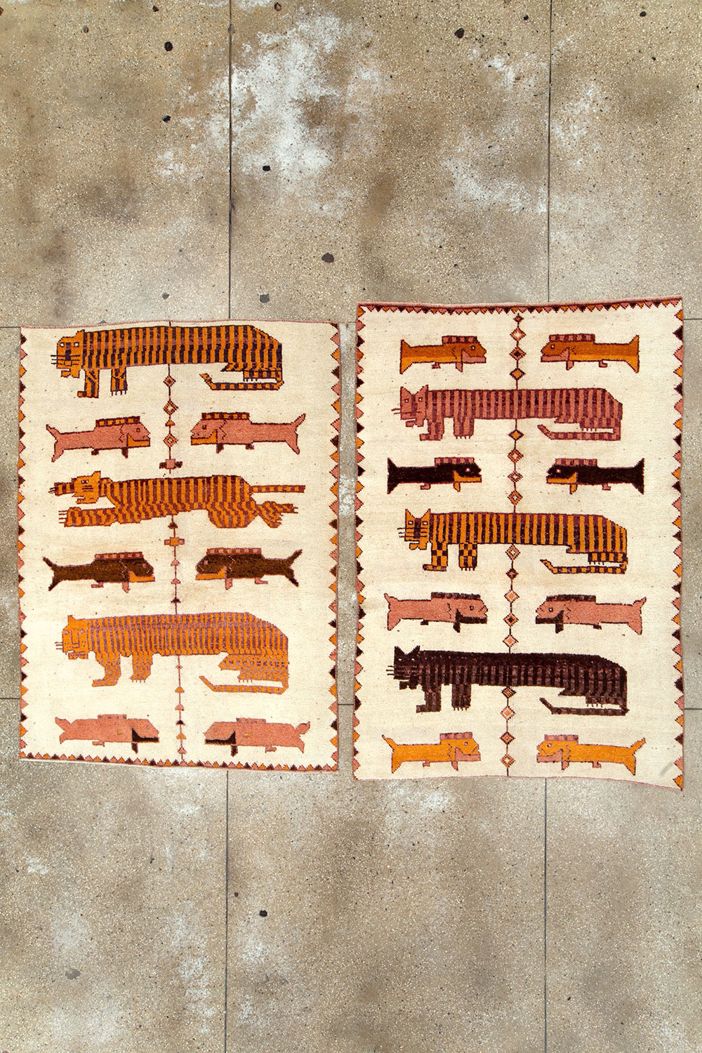 Vintage Persian Bakhtiari Pictorial Accent Rug (Pair: 2 of 2), No.30017 - Staging