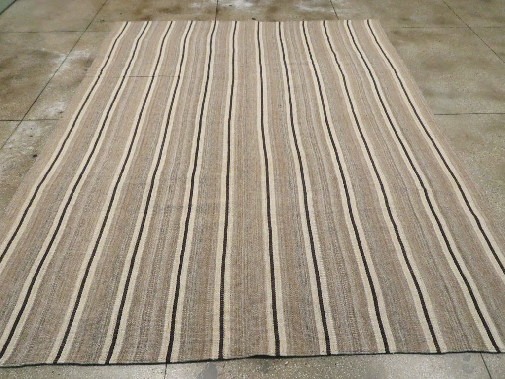 Modern Persian Flatweave Kilim Room Size Carpet, No.30024 - Staging