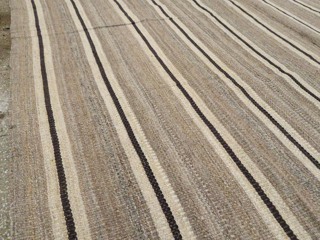 Modern Persian Flatweave Kilim Room Size Carpet, No.30024 - Staging