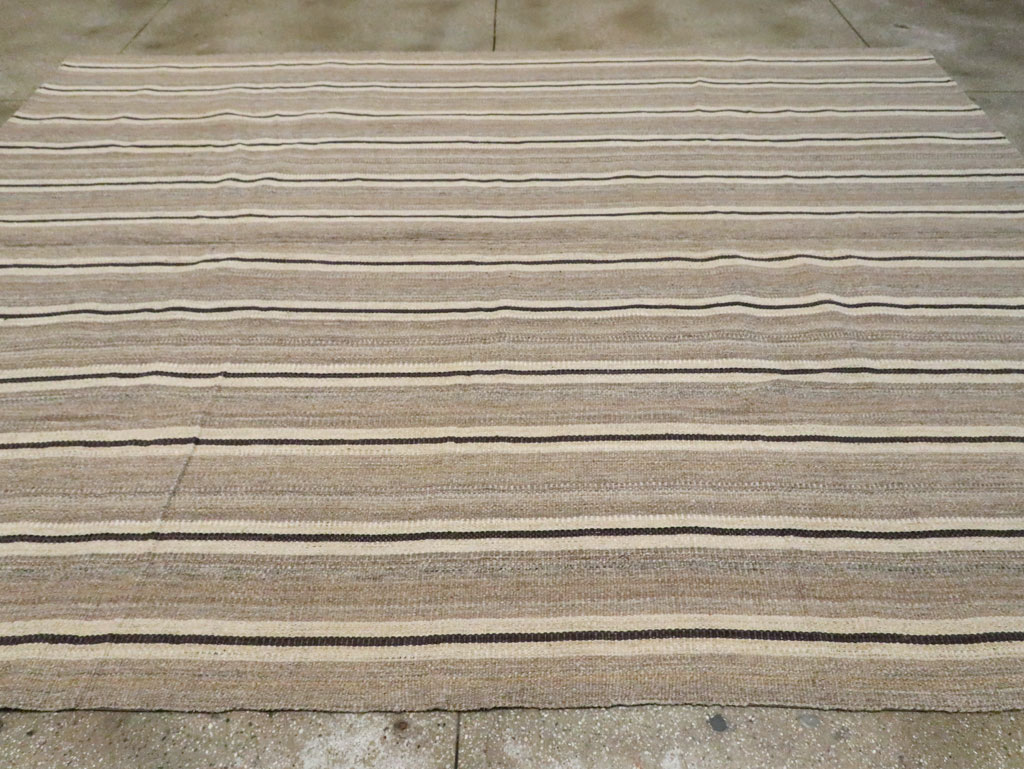 Modern Persian Flatweave Kilim Room Size Carpet, No.30024 - Staging