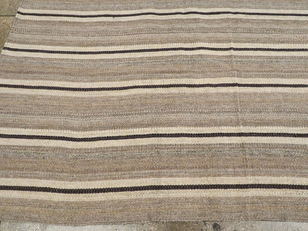 Modern Persian Flatweave Kilim Room Size Carpet, No.30024 - Staging