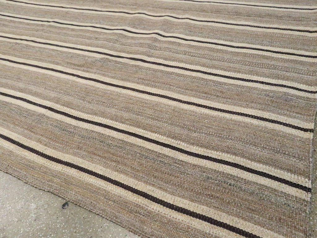 Modern Persian Flatweave Kilim Room Size Carpet, No.30024 - Staging