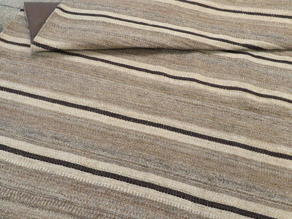 Modern Persian Flatweave Kilim Room Size Carpet, No.30024 - Staging