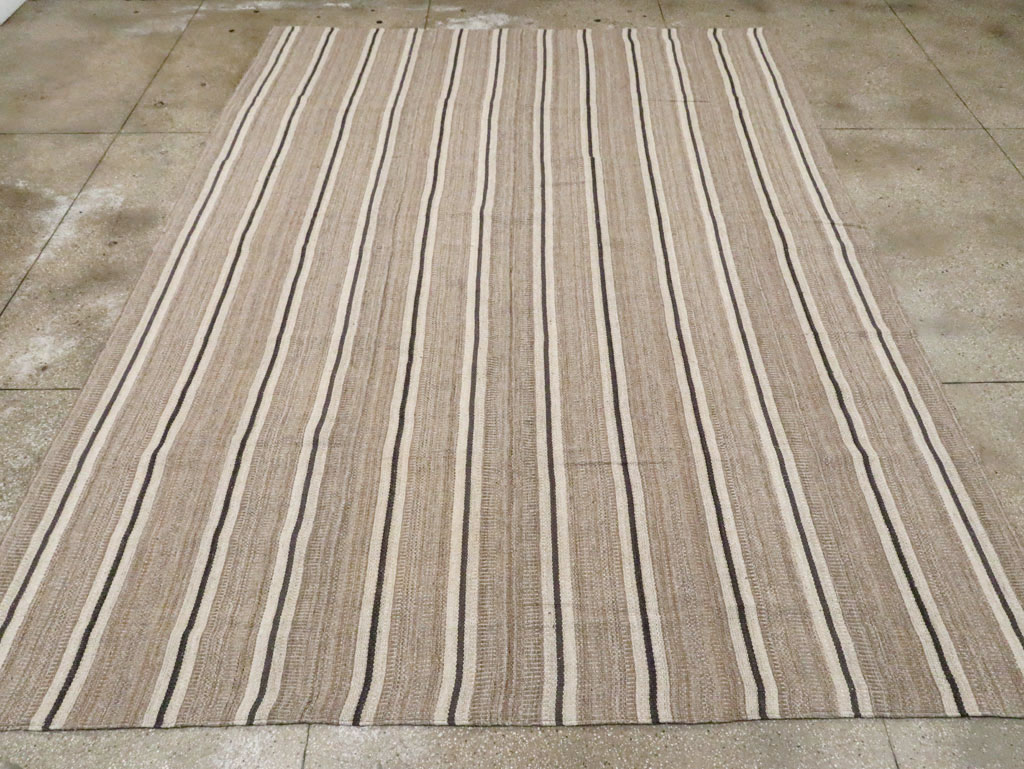 Modern Persian Flatweave Kilim Room Size Carpet, No.30025 - Staging