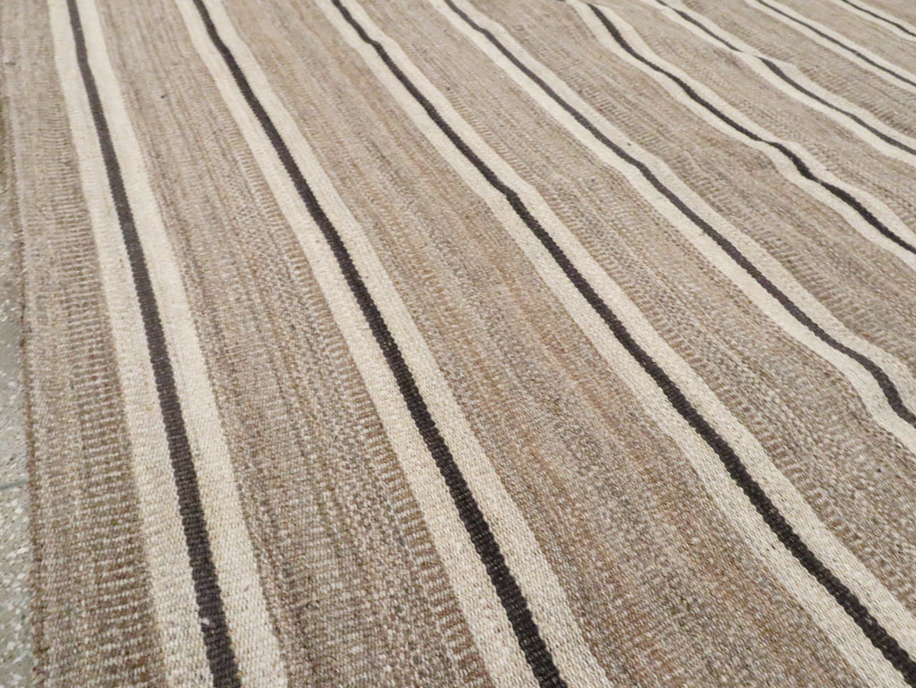 Modern Persian Flatweave Kilim Room Size Carpet, No.30025 - Staging