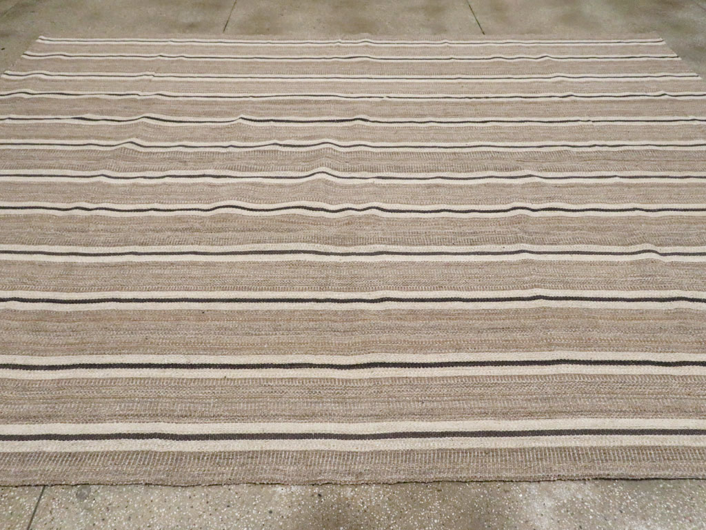 Modern Persian Flatweave Kilim Room Size Carpet, No.30025 - Staging