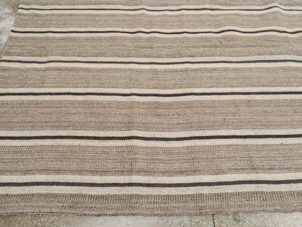 Modern Persian Flatweave Kilim Room Size Carpet, No.30025 - Staging