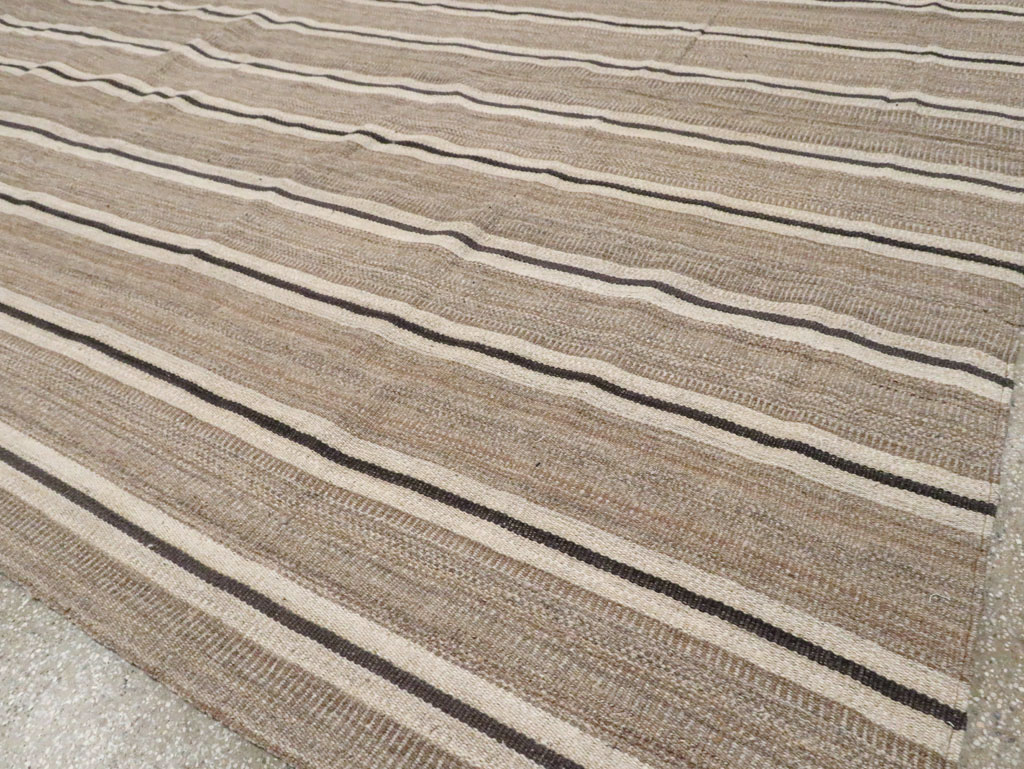 Modern Persian Flatweave Kilim Room Size Carpet, No.30025 - Staging