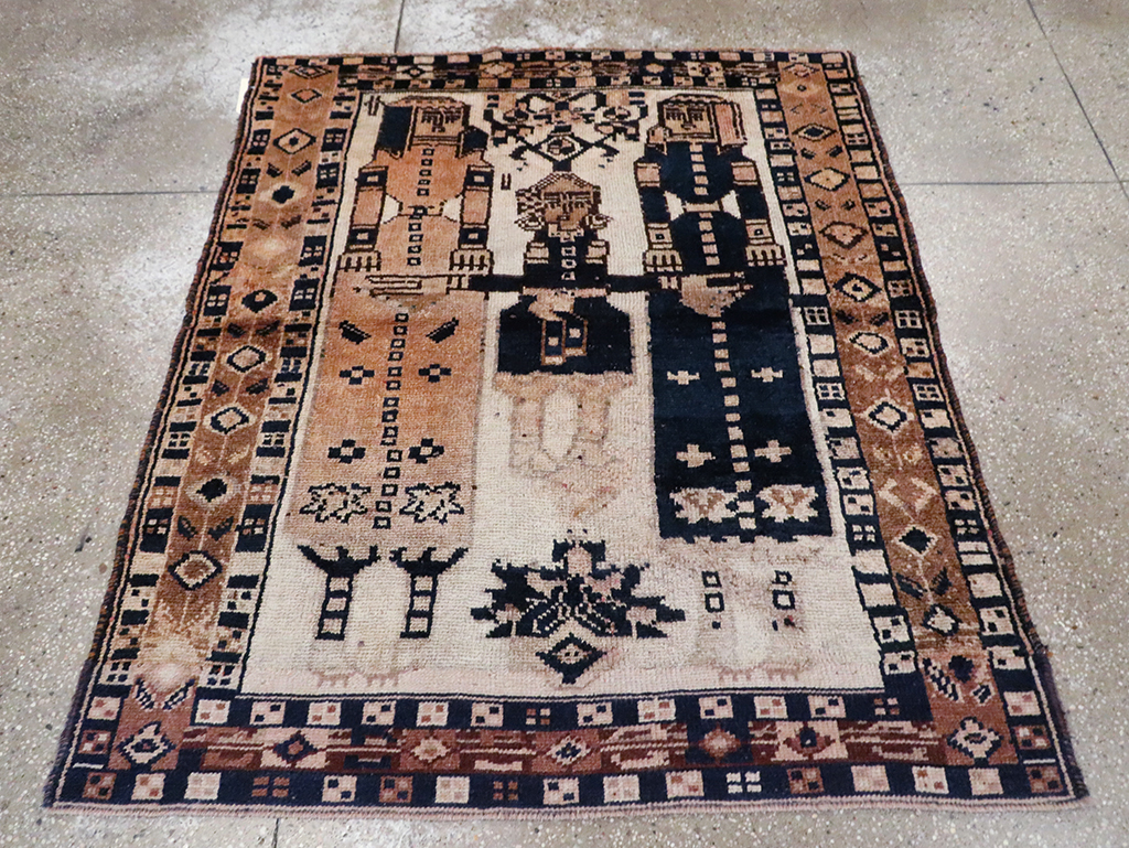 Vintage Persian Bakhtiari Rug, No.30032 - Staging