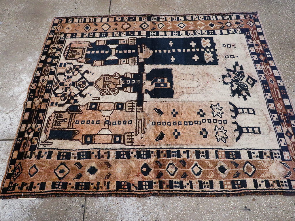 Vintage Persian Bakhtiari Rug, No.30032 - Staging