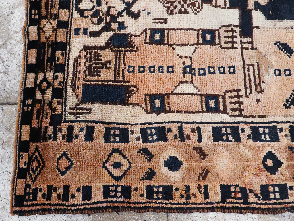 Vintage Persian Bakhtiari Rug, No.30032 - Staging