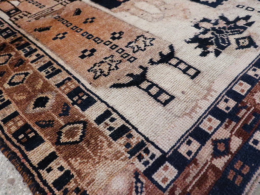 Vintage Persian Bakhtiari Rug, No.30032 - Staging