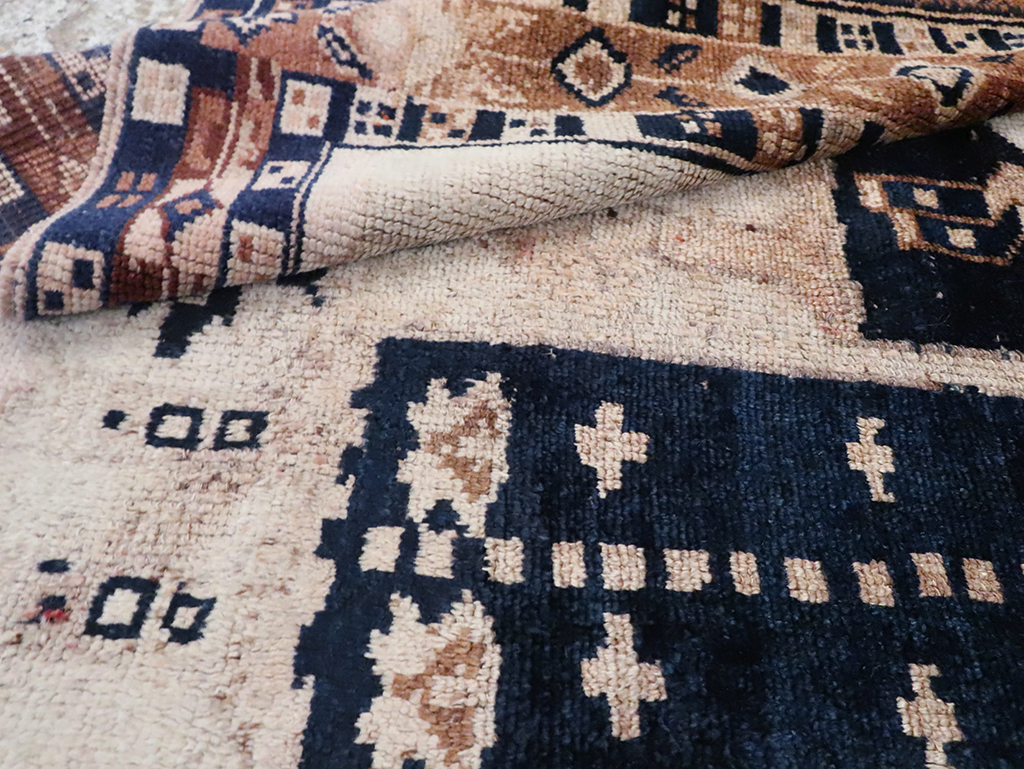 Vintage Persian Bakhtiari Rug, No.30032 - Staging