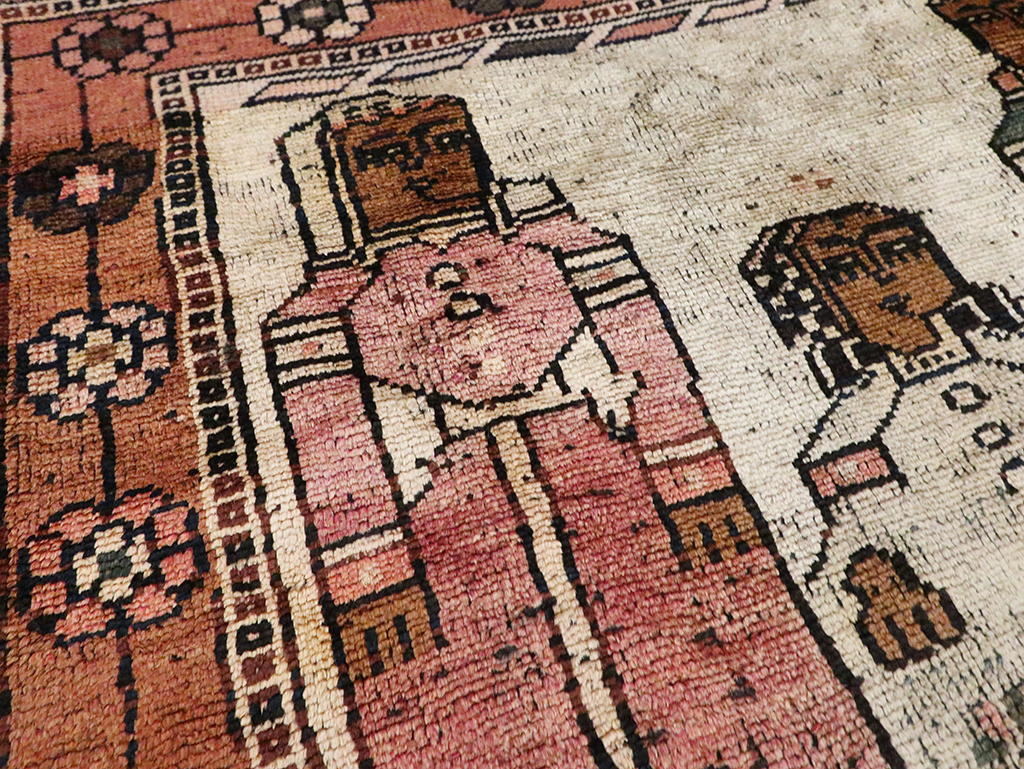 Vintage Persian Bakhtiari Pictorial Rug, No.30035 - Staging