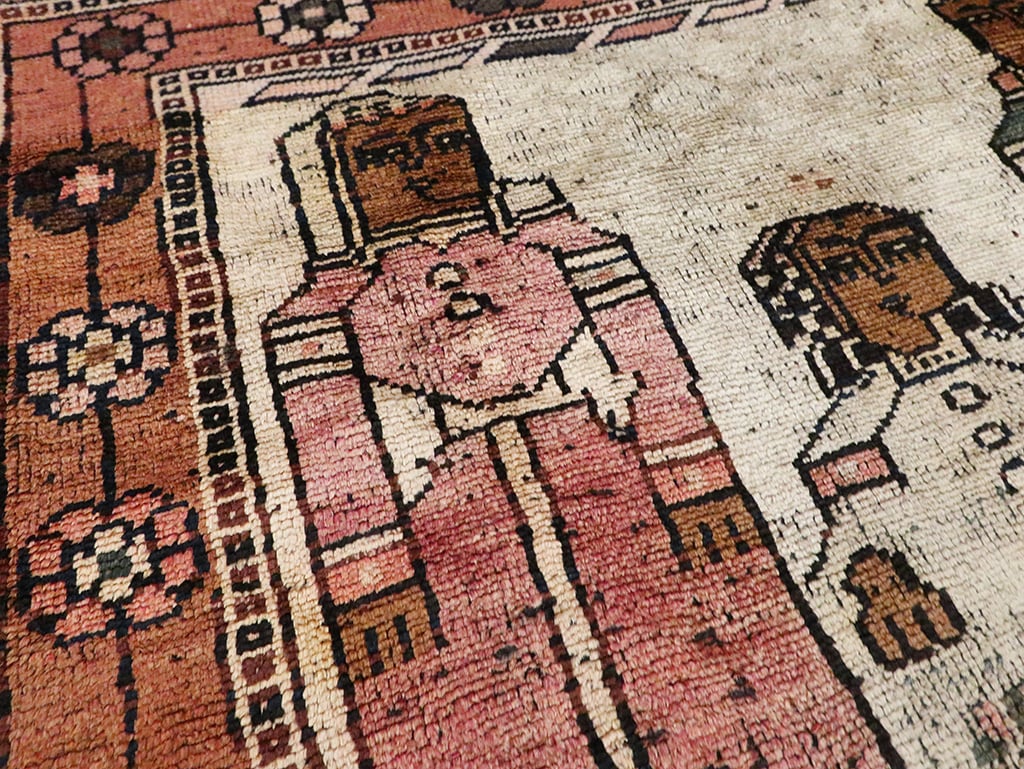Vintage Persian Bakhtiari Pictorial Rug, No.30035 - Staging