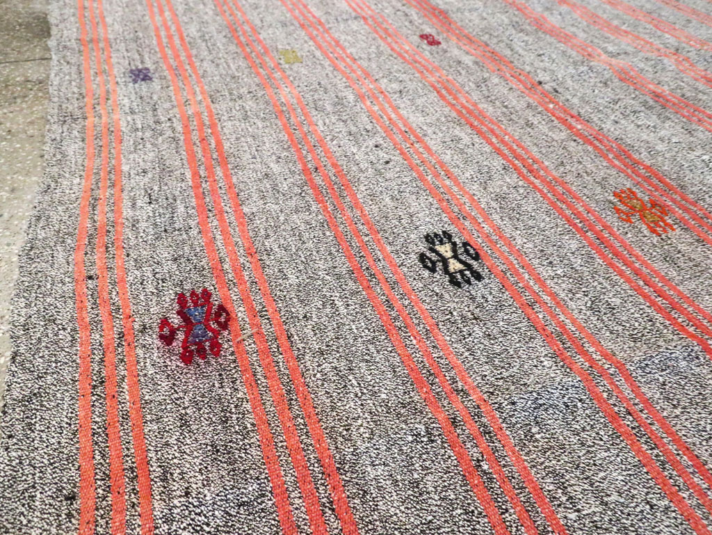 Mid-20th Century Handmade Turkish Flatweave Kilim, No.30068 - Staging