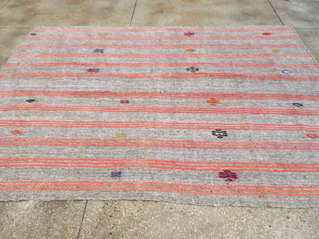 Mid-20th Century Handmade Turkish Flatweave Kilim, No.30068 - Staging