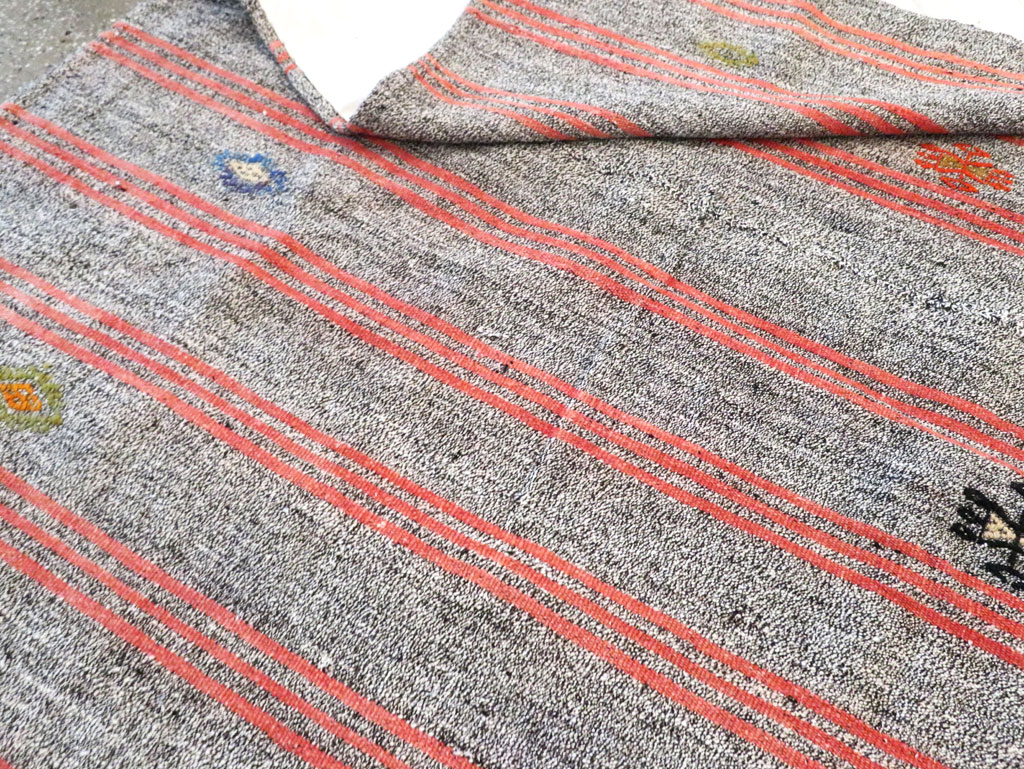 Mid-20th Century Handmade Turkish Flatweave Kilim, No.30068 - Staging