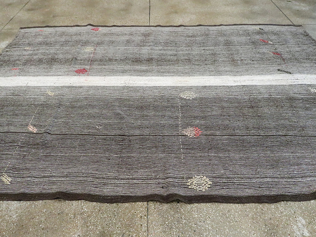 Mid-20th Century Handmade Turkish Flatweave Kilim, No.30076 - Staging