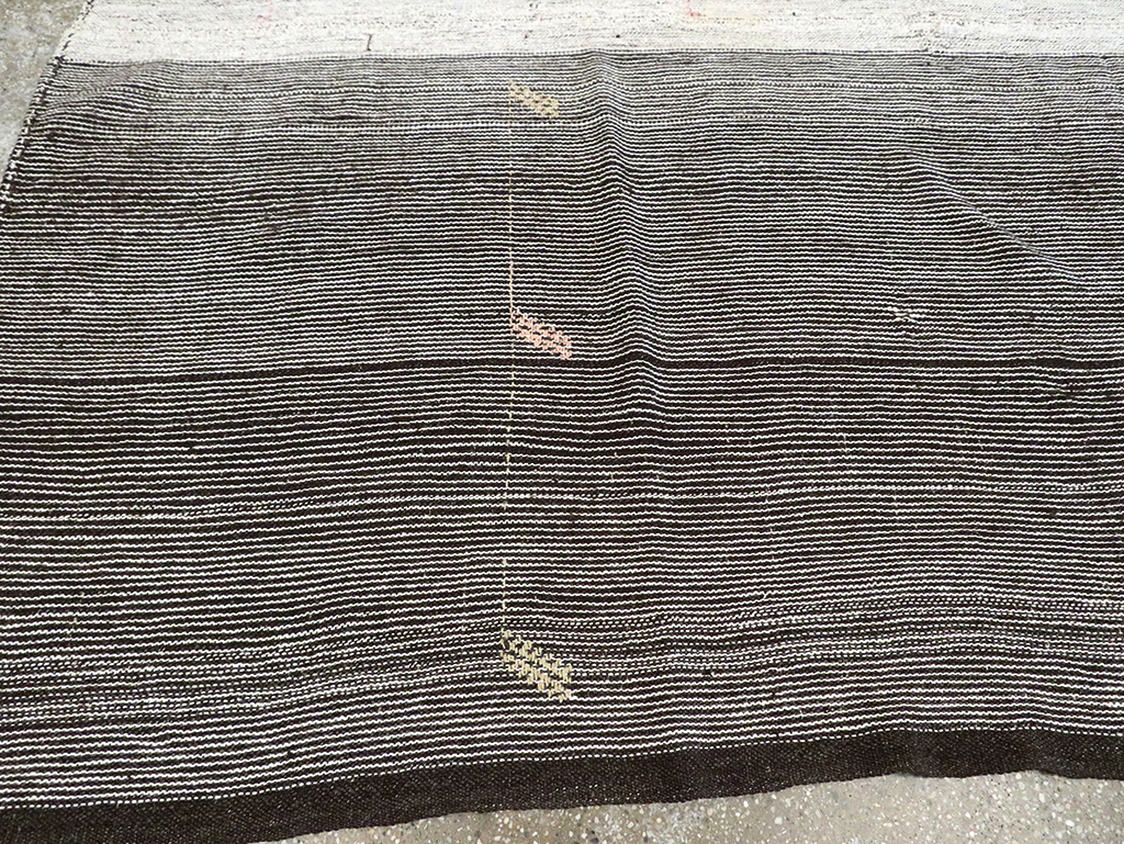 Mid-20th Century Handmade Turkish Flatweave Kilim, No.30076 - Staging