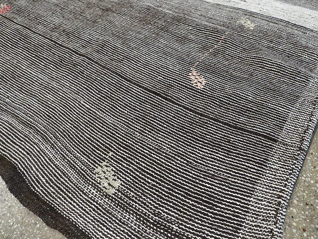 Mid-20th Century Handmade Turkish Flatweave Kilim, No.30076 - Staging