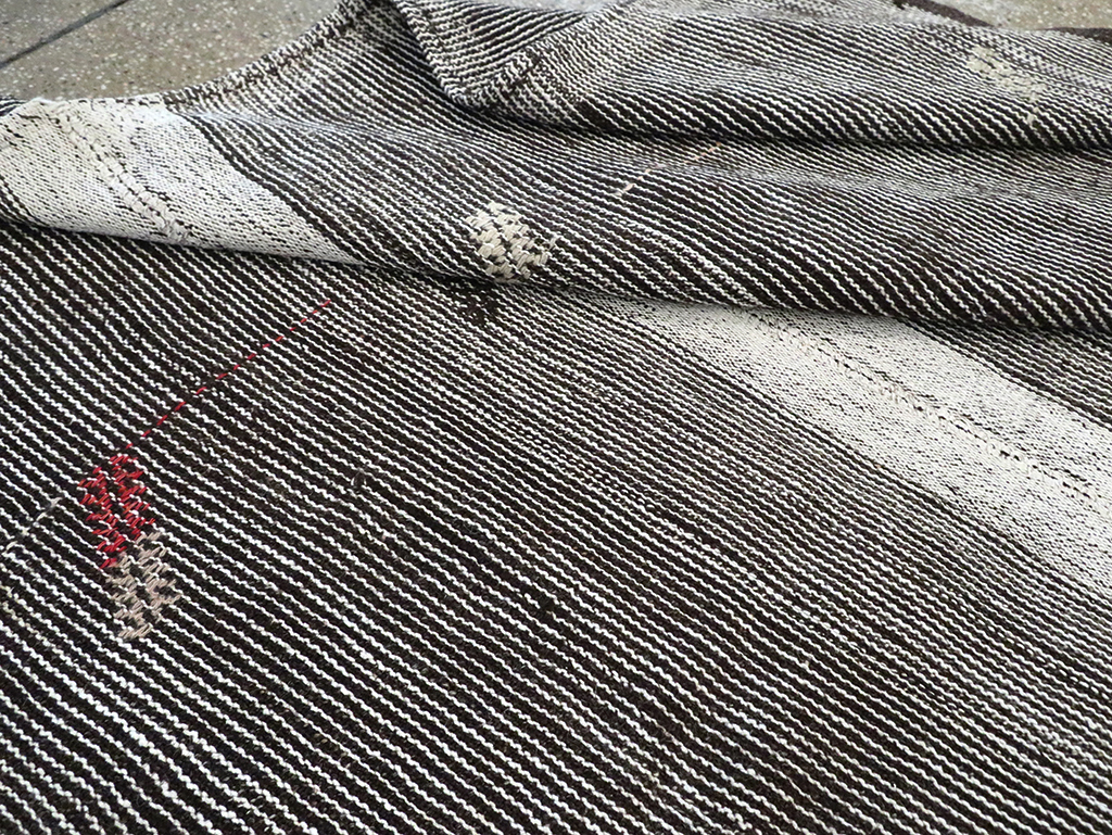 Mid-20th Century Handmade Turkish Flatweave Kilim, No.30076 - Staging