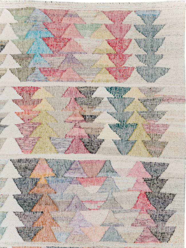 Contemporary Turkish Flatweave Kilim Room Size Carpet, No.30101 - Staging