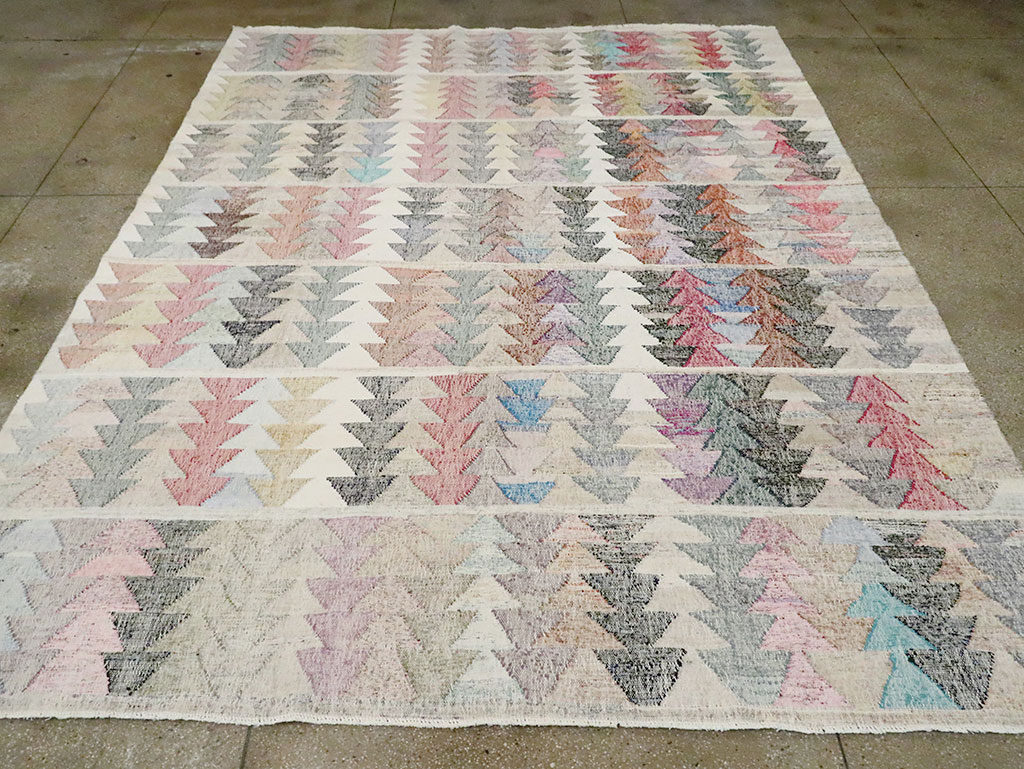 Contemporary Turkish Flatweave Kilim Room Size Carpet, No.30101 - Staging