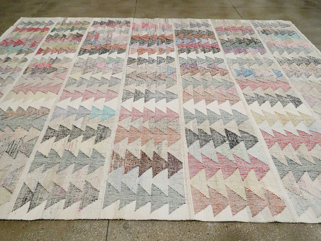 Contemporary Turkish Flatweave Kilim Room Size Carpet, No.30101 - Staging