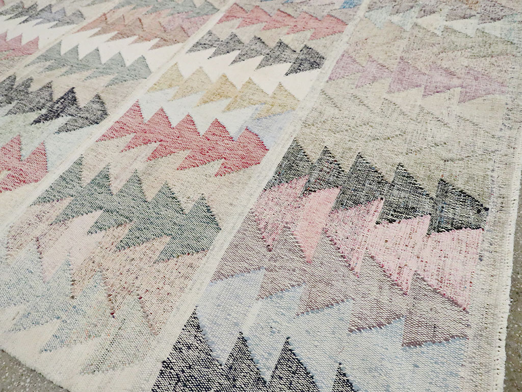 Contemporary Turkish Flatweave Kilim Room Size Carpet, No.30101 - Staging