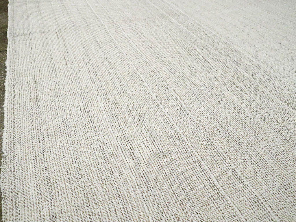 Mid-20th Century Room Size Turkish Flatweave Kilim, No.30105 - Staging