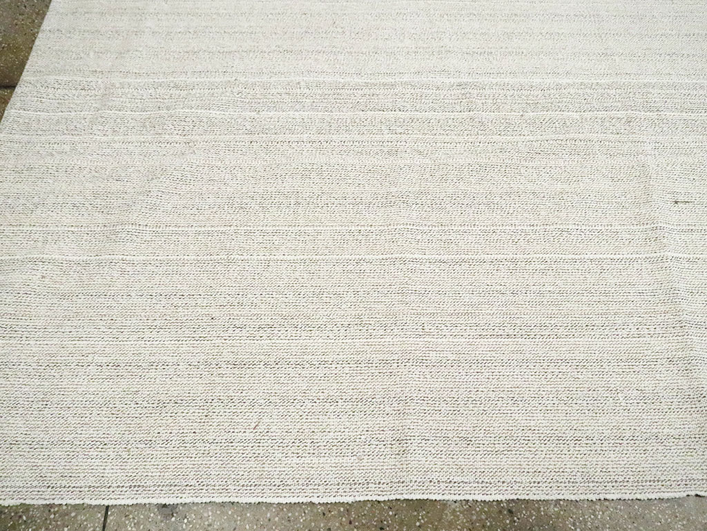 Mid-20th Century Room Size Turkish Flatweave Kilim, No.30105 - Staging