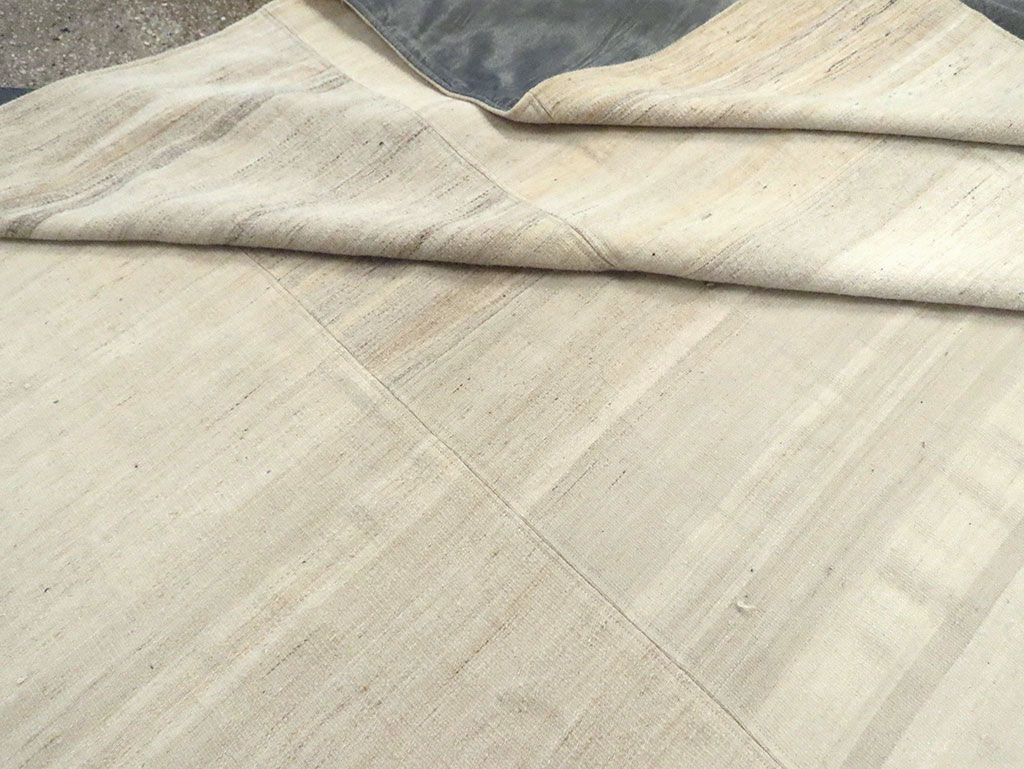 Vintage Turkish Flatweave Kilim Room Size Carpet, No.30123 - Staging