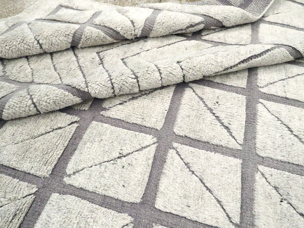 Contemporary Turkish Room Size Carpet, No.30128 - Staging