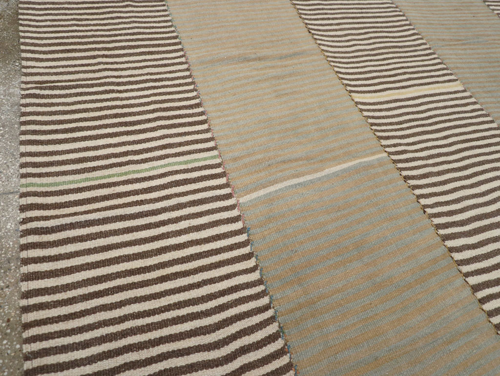 Modern Turkish Flatweave Kilim Room Size Carpet, No.30172 - Staging