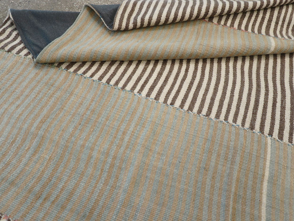 Modern Turkish Flatweave Kilim Room Size Carpet, No.30172 - Staging