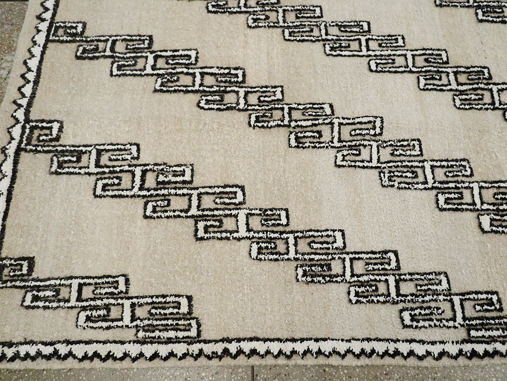 Contemporary Turkish Room Size Carpet, No.30186 - Staging