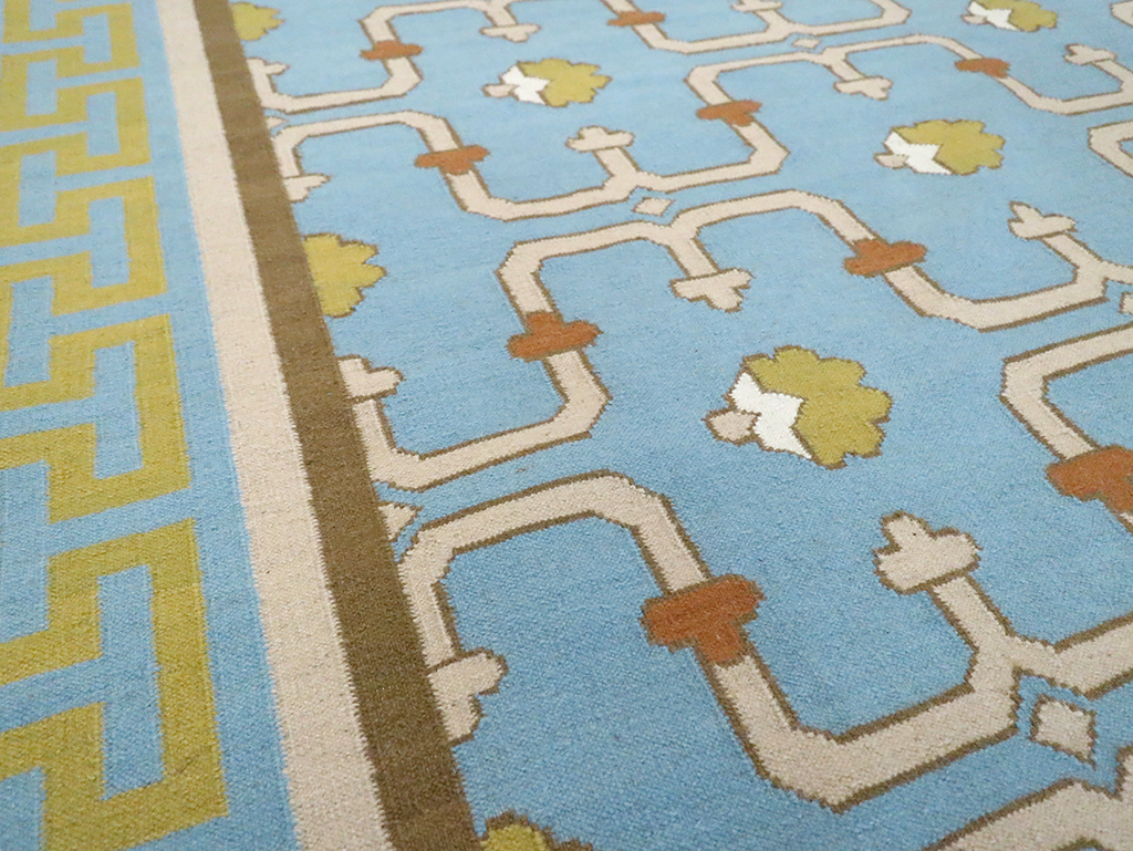 Contemporary Indian Flatweave Dhurrie Room Size Carpet, No.30199 - Staging